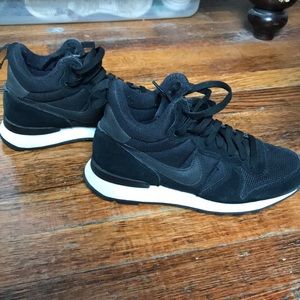 Nike internationalist sneakers